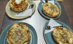 Pasta in der Pizzabowl - verschiedene Pasta-Gerichte in der Pizza-Bowl