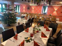 Gerne richten wir auch Ihr Weihnachtsessen mit der Familie, oder Kelleg:innen bei uns im Rusticana aus©Özay_Kül Gerne richten wir auch Ihr Weihnachtsessen mit der Familie, oder Kelleg:innen bei uns im Rusticana aus©Özay_Kül